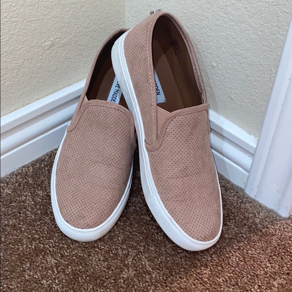 Steve Madden Salmon Slip Ons Size 9